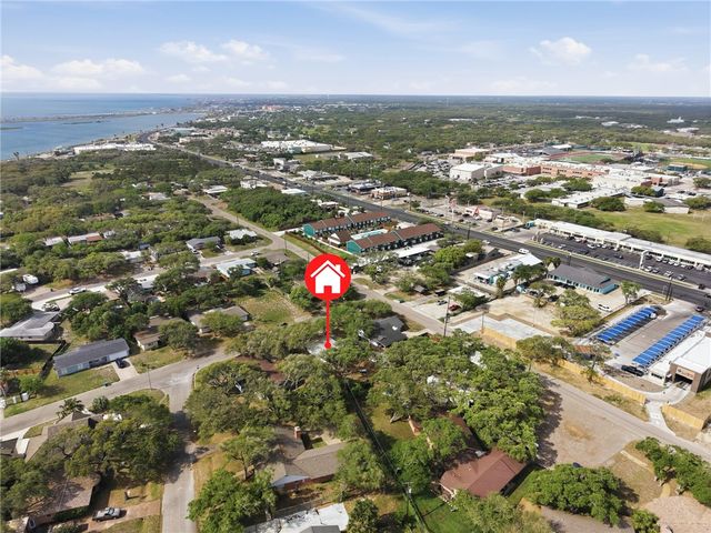 1904 Bay Ave, Rockport, TX 78382
