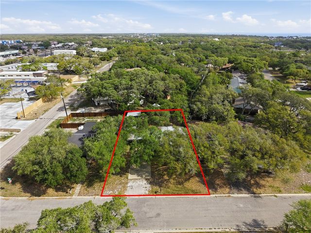1904 Bay Ave, Rockport, TX 78382