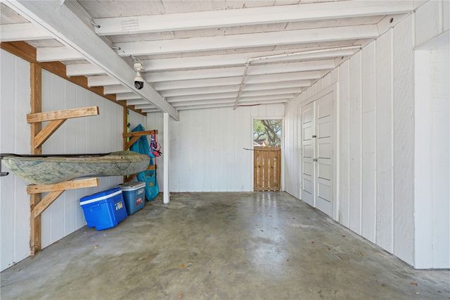 1904 Bay Ave, Rockport, TX 78382