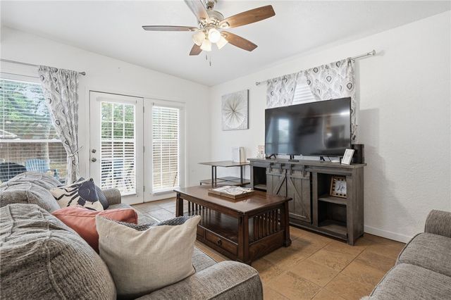 1904 Bay Ave, Rockport, TX 78382