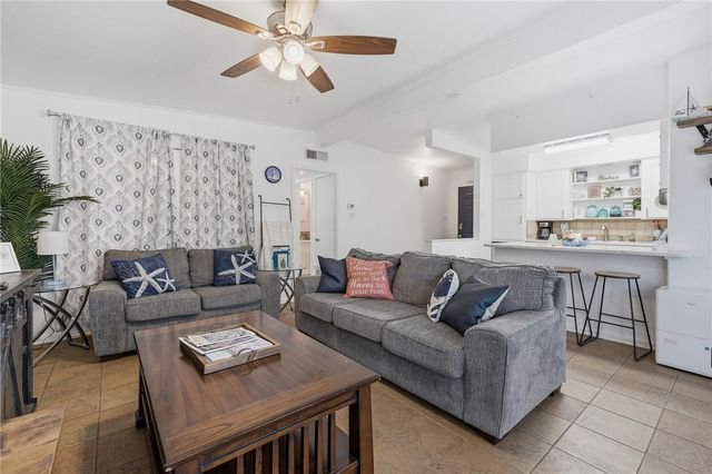 1904 Bay Ave, Rockport, TX 78382