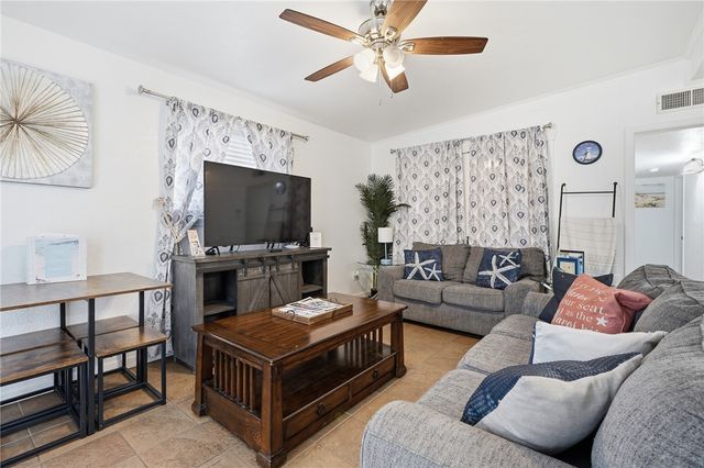 1904 Bay Ave, Rockport, TX 78382