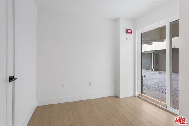 11218 W Lyon Lane 12, North Hollywood (los Angeles), CA 91606