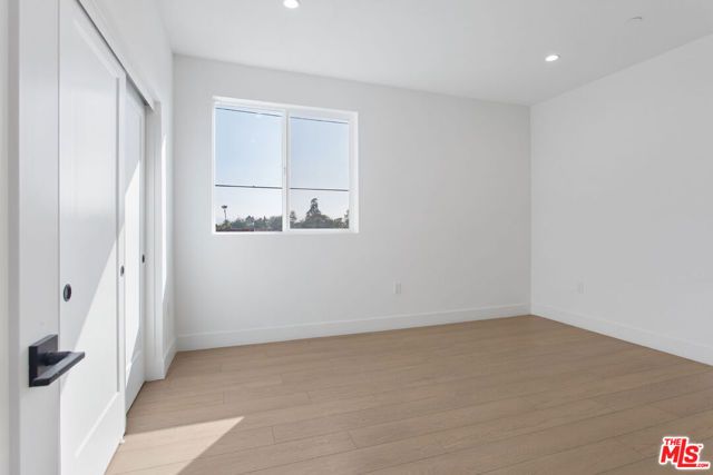 11218 W Lyon Lane 12, North Hollywood (los Angeles), CA 91606