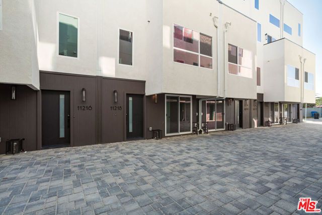 11218 W Lyon Lane 12, North Hollywood (los Angeles), CA 91606