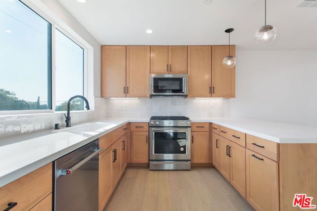 11218 W Lyon Lane 12, North Hollywood (los Angeles), CA 91606