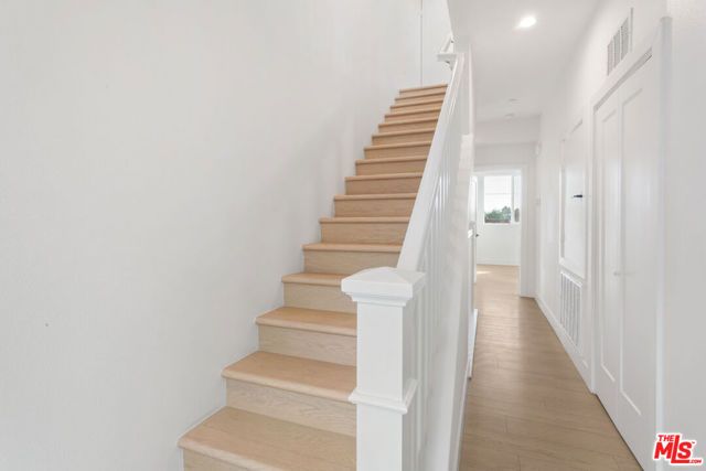 11218 W Lyon Lane 12, North Hollywood (los Angeles), CA 91606