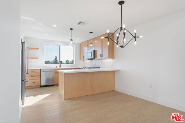11218 W Lyon Lane 12, North Hollywood (los Angeles), CA 91606