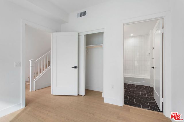 11218 W Lyon Lane 12, North Hollywood (los Angeles), CA 91606