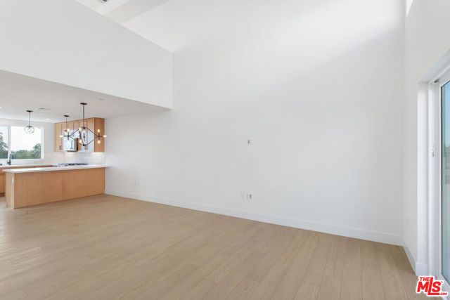 11218 W Lyon Lane 12, North Hollywood (los Angeles), CA 91606