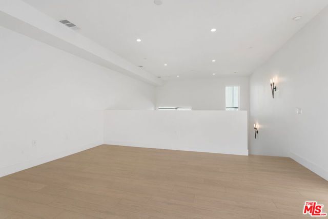 11218 W Lyon Lane 12, North Hollywood (los Angeles), CA 91606