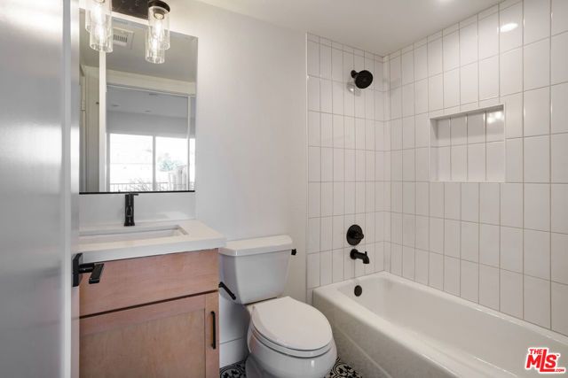 11218 W Lyon Lane 12, North Hollywood (los Angeles), CA 91606