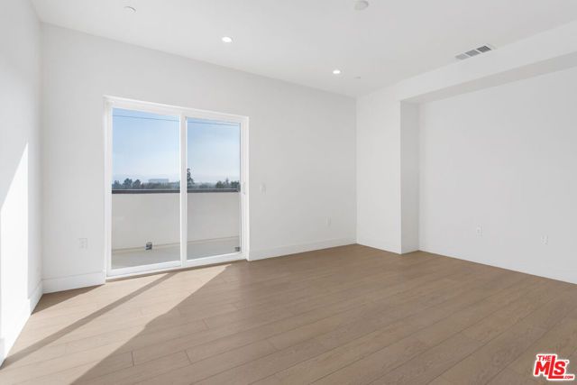 11218 W Lyon Lane 12, North Hollywood (los Angeles), CA 91606