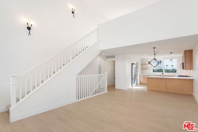 11218 W Lyon Lane 12, North Hollywood (los Angeles), CA 91606