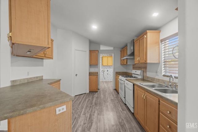 0 717 Iris St., Bakersfield, CA 93308