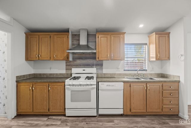 0 717 Iris St., Bakersfield, CA 93308