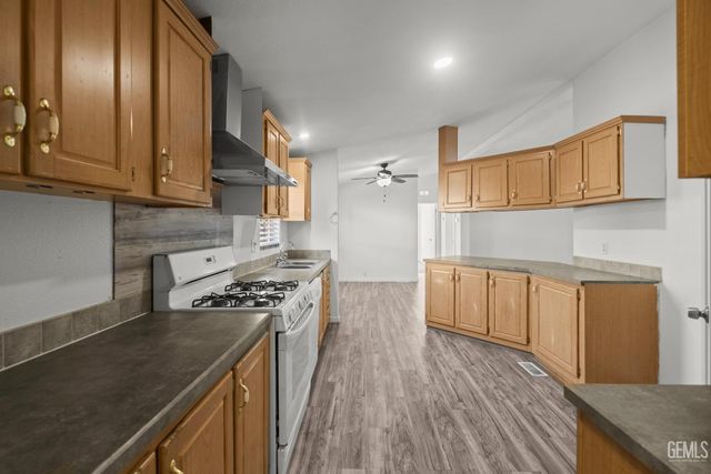 0 717 Iris St., Bakersfield, CA 93308