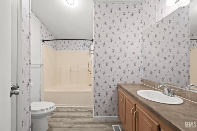 0 717 Iris St., Bakersfield, CA 93308
