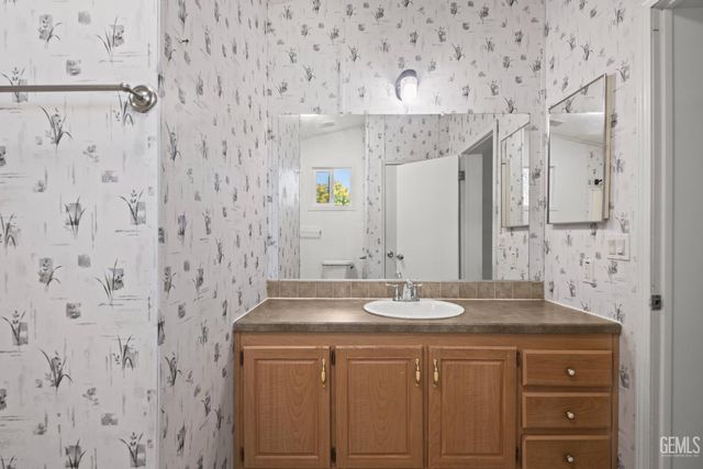 0 717 Iris St., Bakersfield, CA 93308