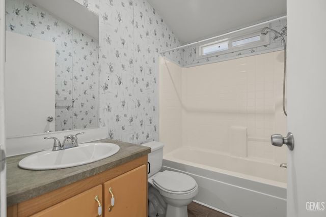0 717 Iris St., Bakersfield, CA 93308