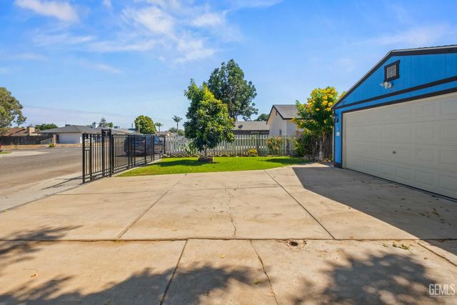 0 717 Iris St., Bakersfield, CA 93308