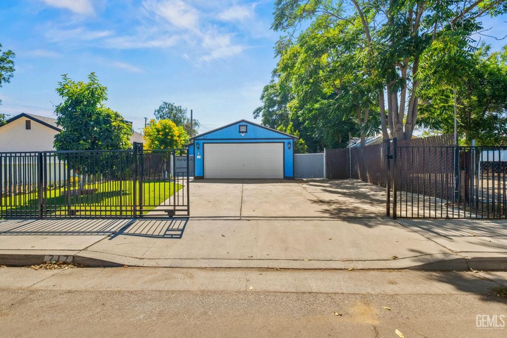 0 717 Iris St., Bakersfield, CA 93308