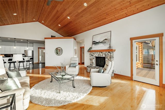 2176 Montfort Avenue, Blaine, WA 98230