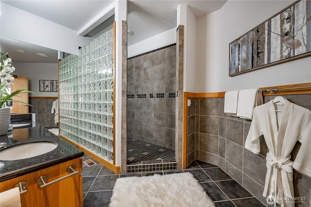 2176 Montfort Avenue, Blaine, WA 98230