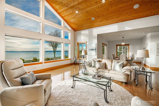 2176 Montfort Avenue, Blaine, WA 98230