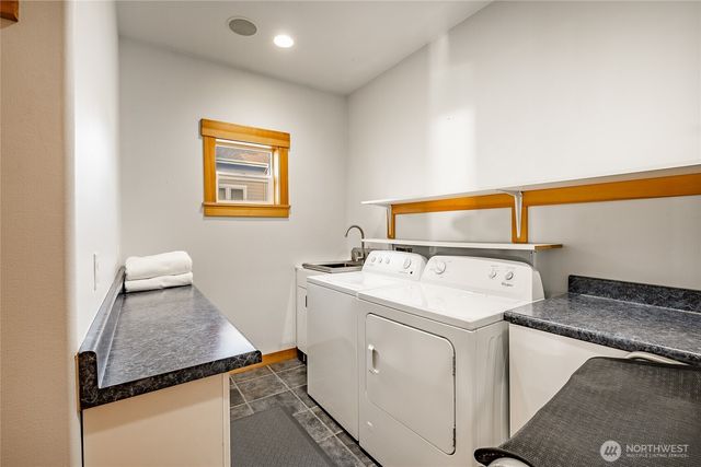 2176 Montfort Avenue, Blaine, WA 98230