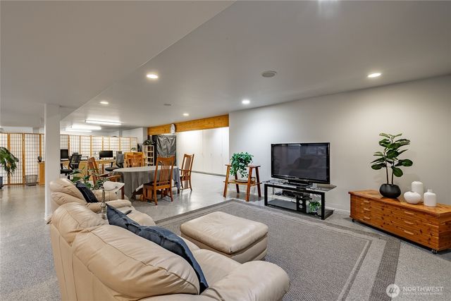 2176 Montfort Avenue, Blaine, WA 98230