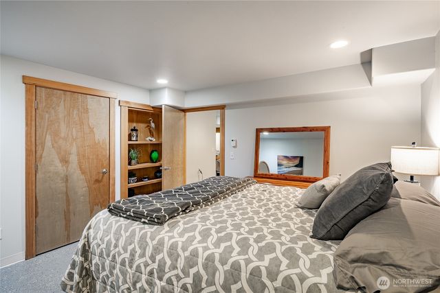 2176 Montfort Avenue, Blaine, WA 98230