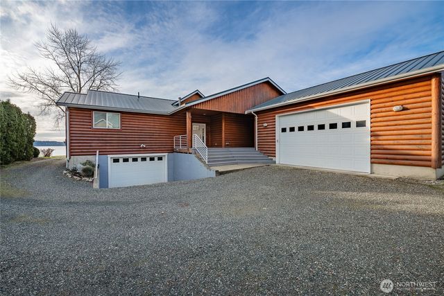 2176 Montfort Avenue, Blaine, WA 98230