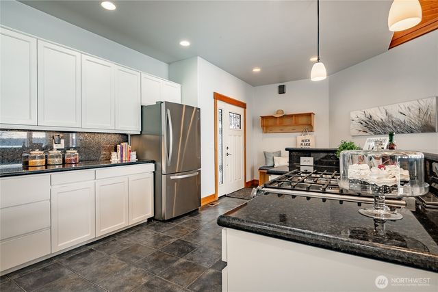 2176 Montfort Avenue, Blaine, WA 98230