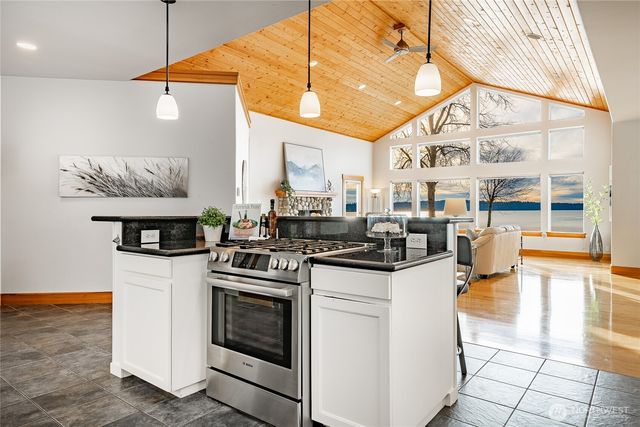 2176 Montfort Avenue, Blaine, WA 98230