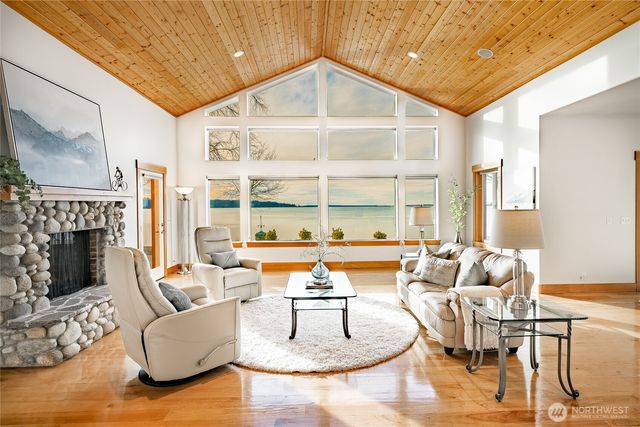 2176 Montfort Avenue, Blaine, WA 98230