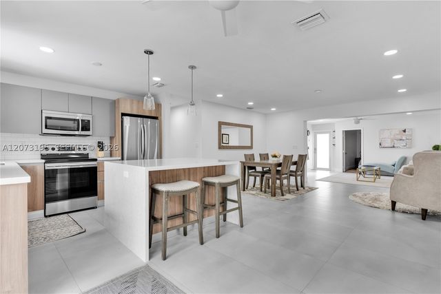 617 NW 30th Ct, Wilton Manors, FL 33311