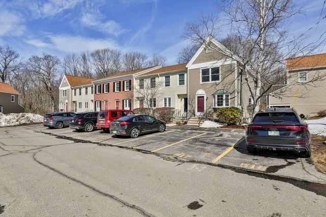 518 Fox Hollow Way, Manchester, NH 03104