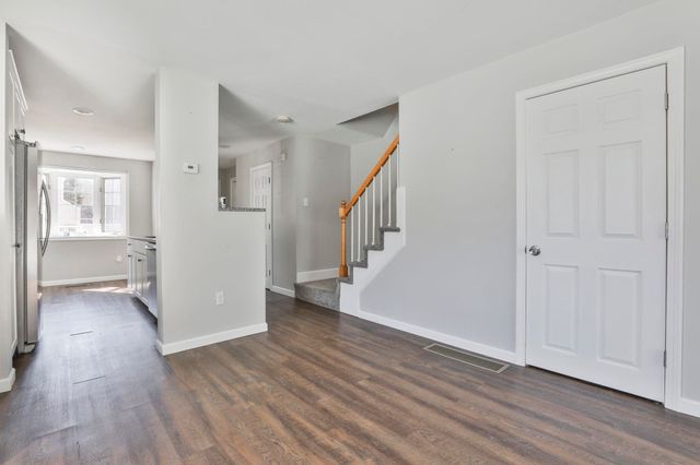 518 Fox Hollow Way, Manchester, NH 03104