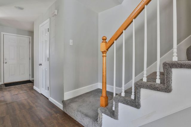 518 Fox Hollow Way, Manchester, NH 03104