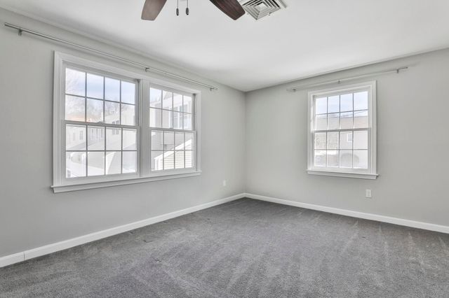 518 Fox Hollow Way, Manchester, NH 03104