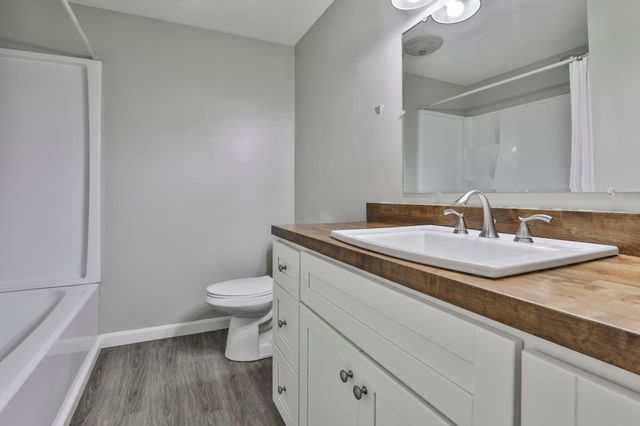 518 Fox Hollow Way, Manchester, NH 03104