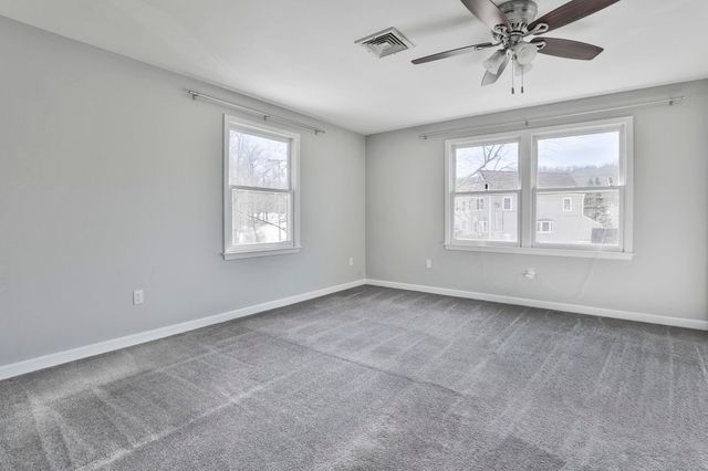 518 Fox Hollow Way, Manchester, NH 03104