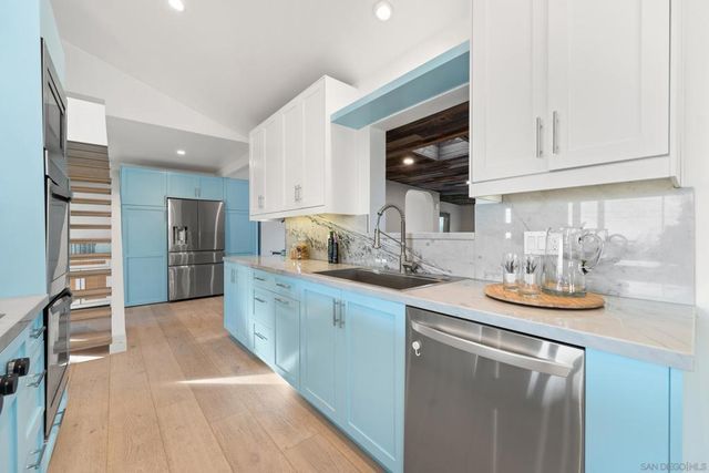 3306 Donna Dr, Carlsbad, CA 92008