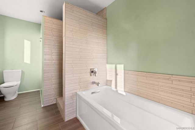 3306 Donna Dr, Carlsbad, CA 92008