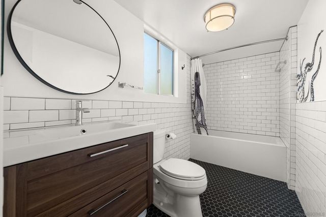 3306 Donna Dr, Carlsbad, CA 92008