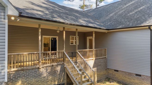 255 Ravens Row Drive, Benson, NC 27504