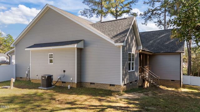 255 Ravens Row Drive, Benson, NC 27504