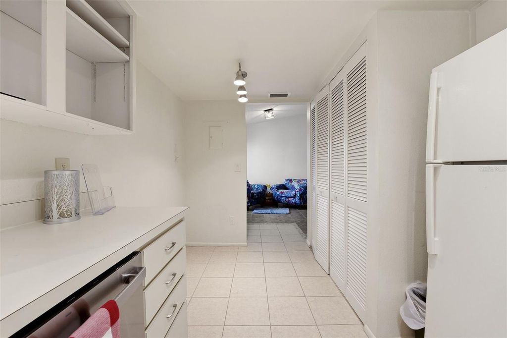 Image 13 of property listing at 6132 29TH AVENUE W 6132, Bradenton, FL 34209