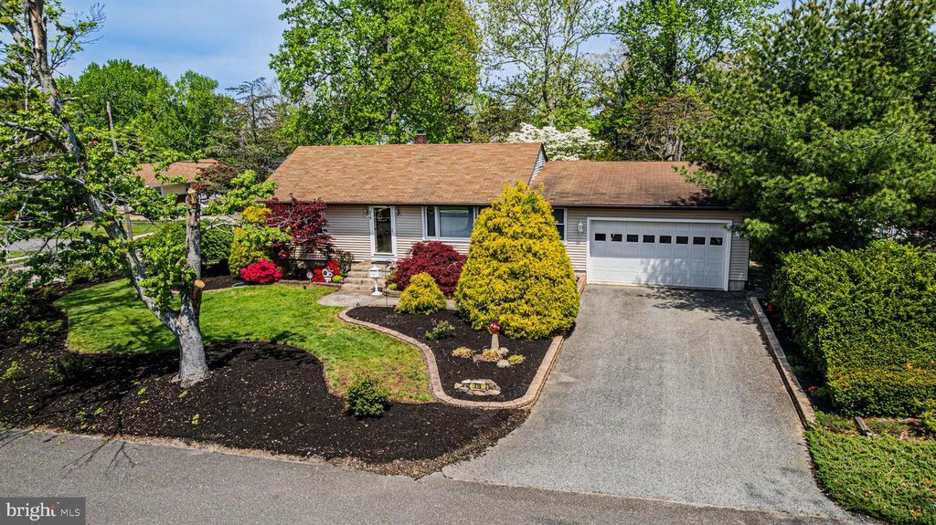 219 N MADISON AVE, Hammonton, NJ 08037